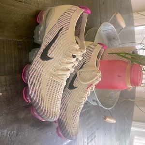 Nike womens Vapormax size 9.5